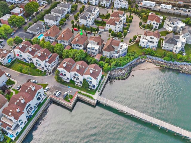  3 BR,  4.00 BTH &nbsp;Other style home in City Island