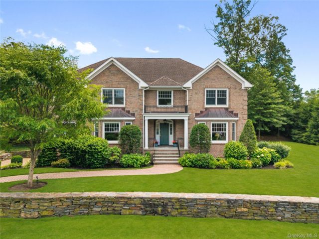  5 BR,  5.00 BTH &nbsp;Colonial style home in New Rochelle