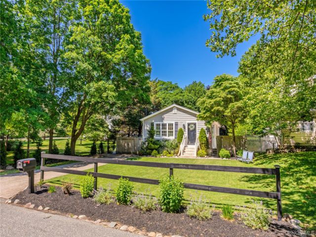 3 BR,  2.00 BTH &nbsp;Ranch style home in Miller Place