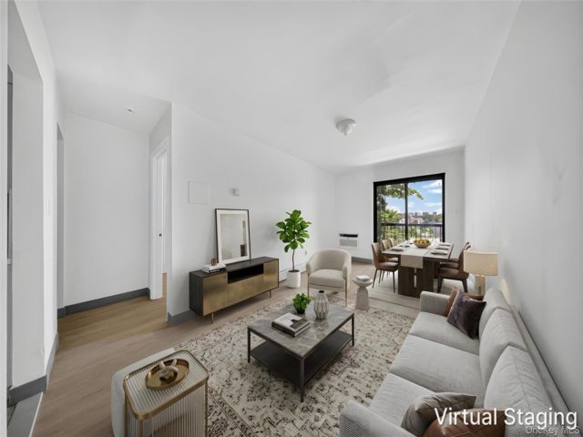  1 BR,  1.00 BTH &nbsp;Mid rise style home in Corona