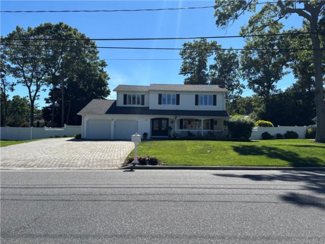  4 BR,  3.00 BTH &nbsp;Colonial style home in Shoreham
