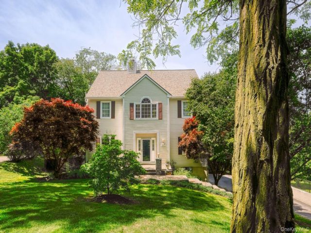  4 BR,  4.00 BTH &nbsp;Colonial style home in Croton-on-hudson