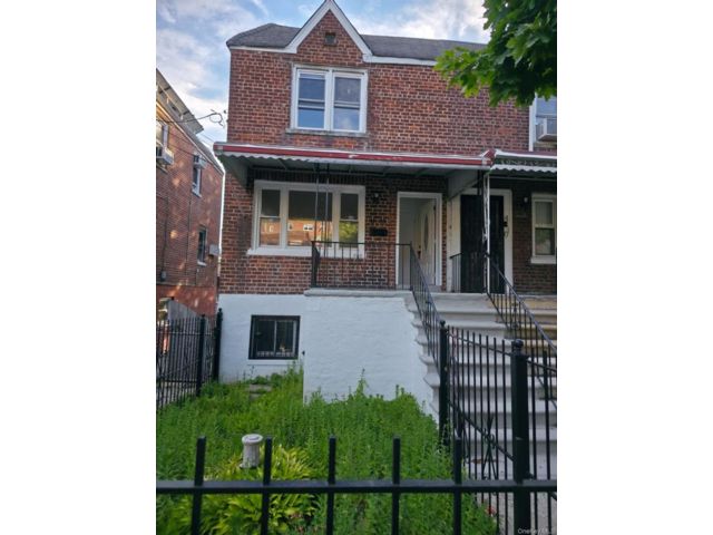 [Wakefield Real Estate, listing number 7301425]