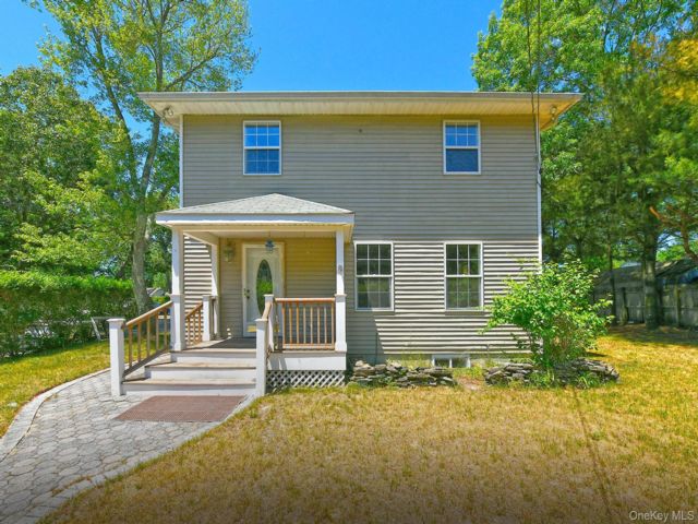  3 BR,  2.00 BTH &nbsp;Colonial style home in Patchogue