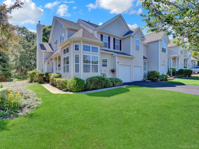  3 BR,  3.00 BTH &nbsp;Condo style home in Medford
