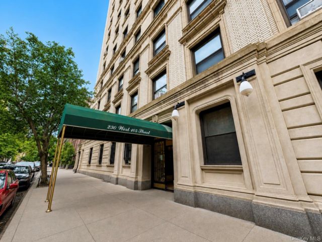  1 BR,  1.00 BTH &nbsp;High rise style home in New York (manhattan)