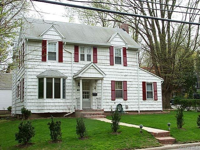  4 BR,  4.00 BTH &nbsp;Colonial style home in Great Neck