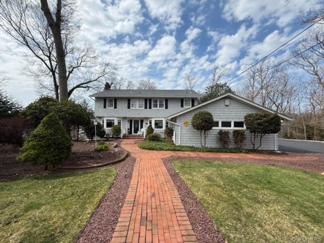  4 BR,  3.00 BTH &nbsp;Colonial style home in Miller Place