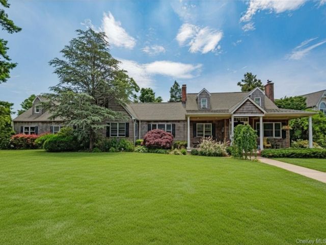  5 BR,  4.00 BTH &nbsp;Exp ranch style home in Babylon
