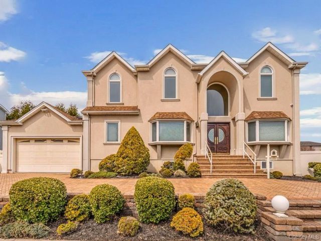 [Hewlett Real Estate, listing number 7301567]