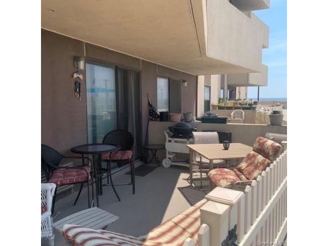  1 BR,  2.00 BTH &nbsp;Modern style home in Hempstead