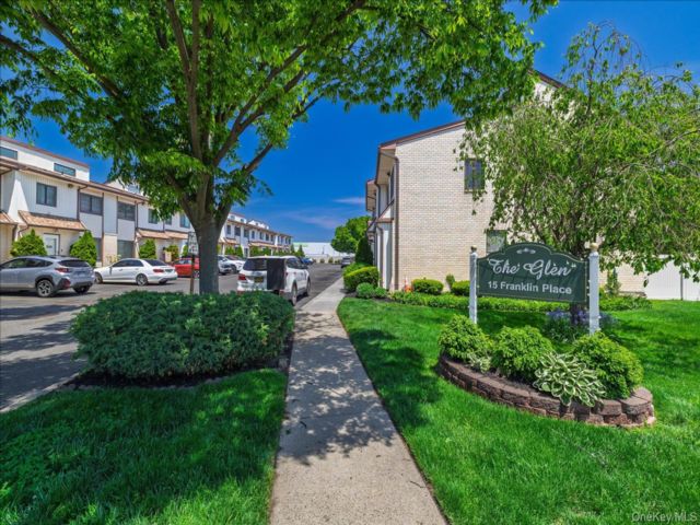  3 BR,  2.00 BTH &nbsp;Condo style home in Oceanside