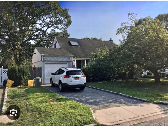  1 BR,  1.00 BTH &nbsp;Cape cod style home in Massapequa