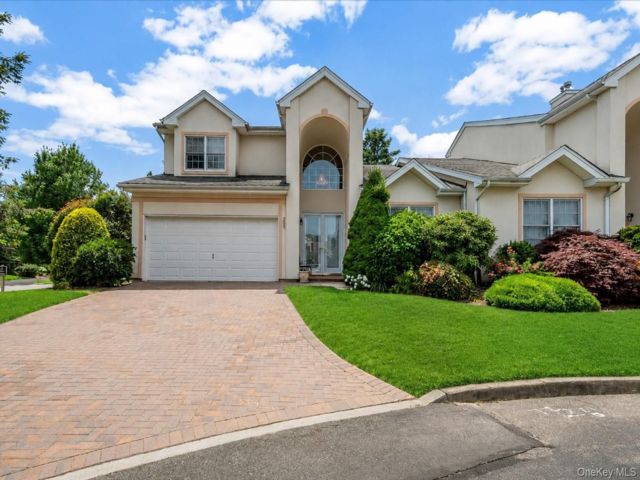  3 BR,  3.00 BTH &nbsp;Condo style home in Melville