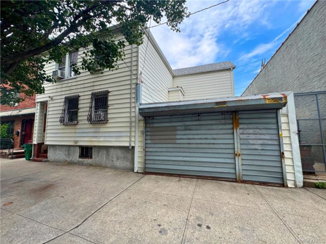 Studio,  0.00 BTH &nbsp;Colonial style home in Ozone Park