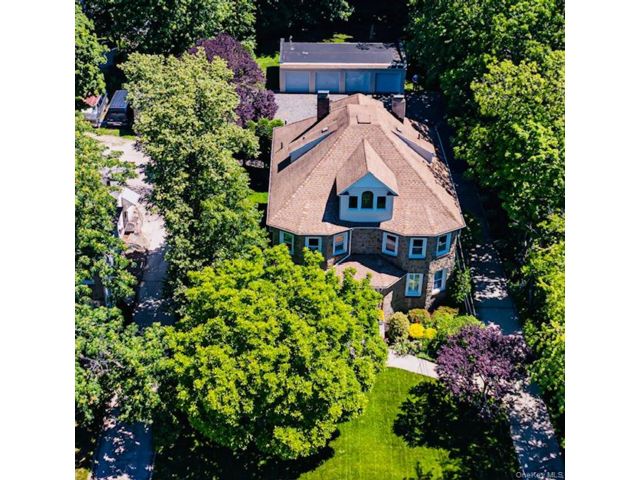  4 BR,  4.00 BTH &nbsp;Colonial style home in Rockville Centre