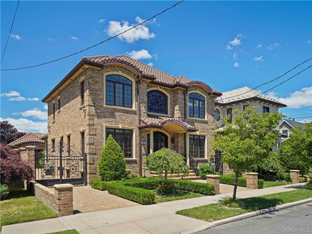 [Howard Beach Real Estate, listing number 7301686]
