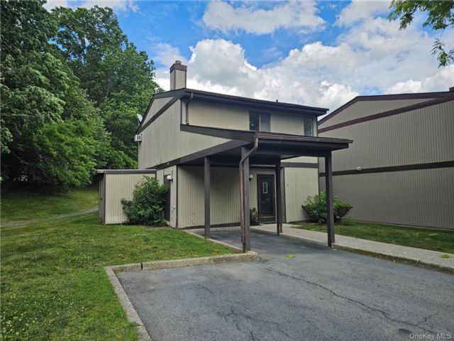  3 BR,  2.00 BTH &nbsp;House style home in Middletown