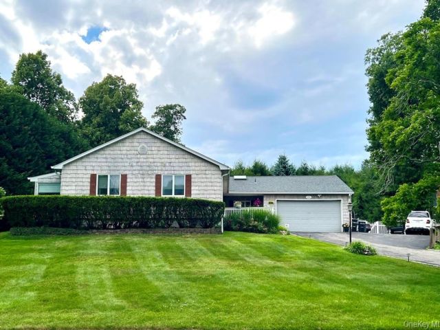 [East Setauket Real Estate, listing number 7301692]