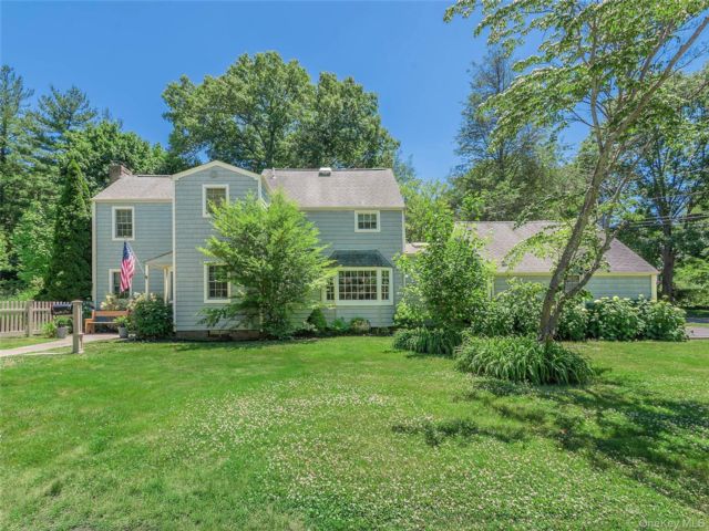  4 BR,  3.00 BTH &nbsp;Colonial style home in Sea Cliff