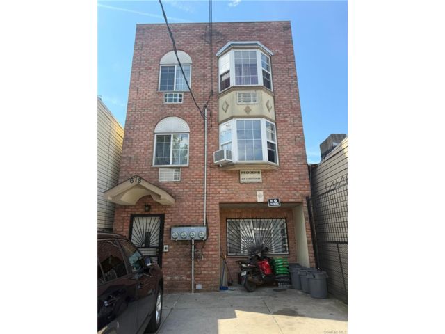  8 BR,  6.00 BTH &nbsp;House style home in East Flatbush