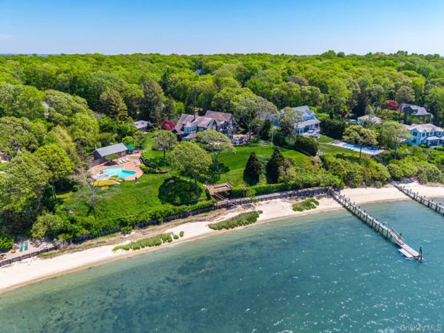 10 BR, 11.00 BTH &nbsp;Estate style home in Cutchogue