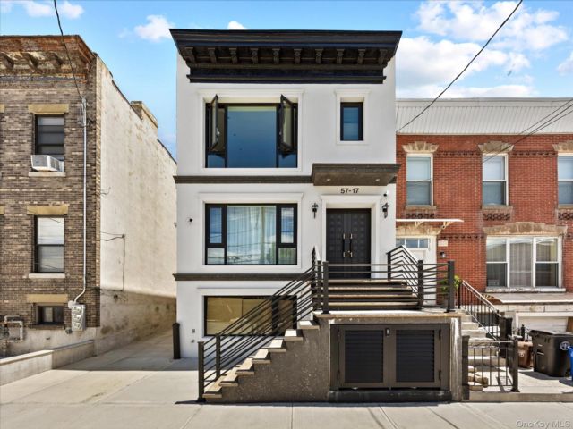  4 BR,  4.00 BTH &nbsp;Colonial style home in Maspeth