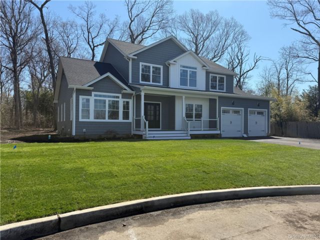 5 BR,  3.00 BTH &nbsp;Victorian style home in Lake Grove