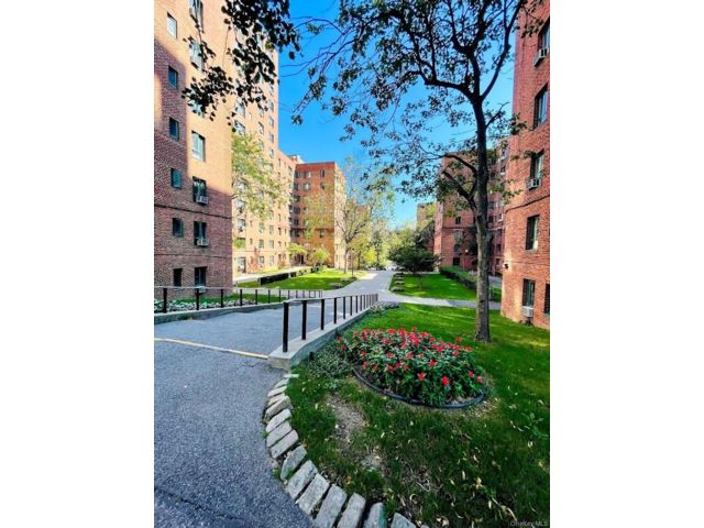 [Parkchester Real Estate, listing number 7301827]