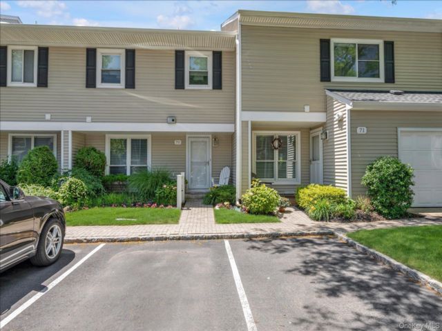  3 BR,  3.00 BTH &nbsp;Condo style home in Island Park