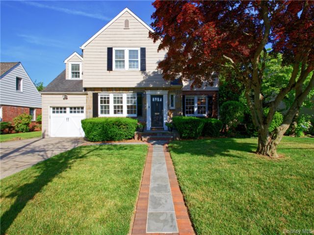  4 BR,  4.00 BTH &nbsp;Colonial style home in Malverne