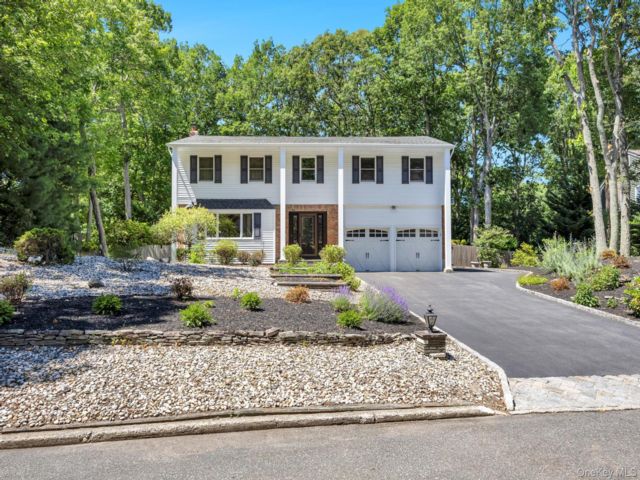  4 BR,  3.00 BTH &nbsp;Colonial style home in Kings Park