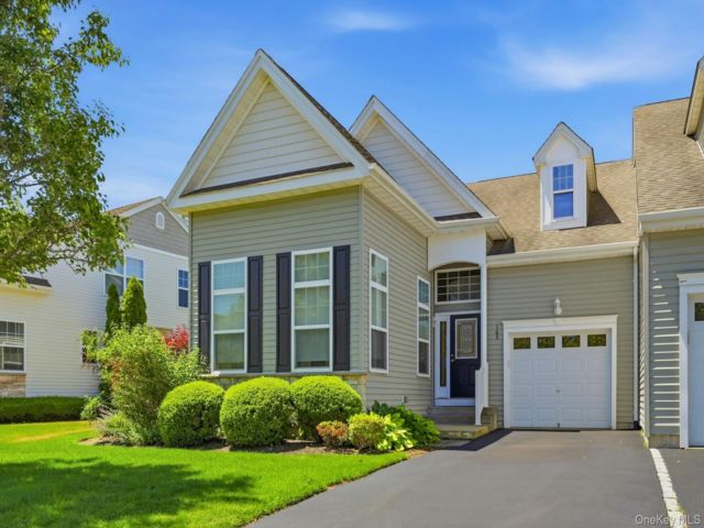  2 BR,  3.00 BTH &nbsp;Condo style home in Medford