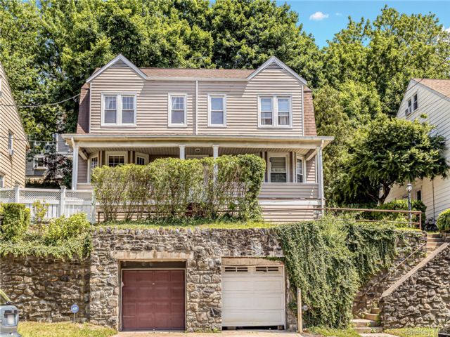  3 BR,  2.00 BTH &nbsp;House style home in Tuckahoe