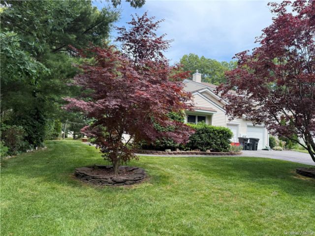  2 BR,  2.00 BTH &nbsp;Condo style home in Manorville