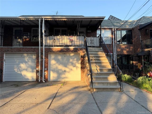  4 BR,  2.00 BTH &nbsp;House style home in East Elmhurst