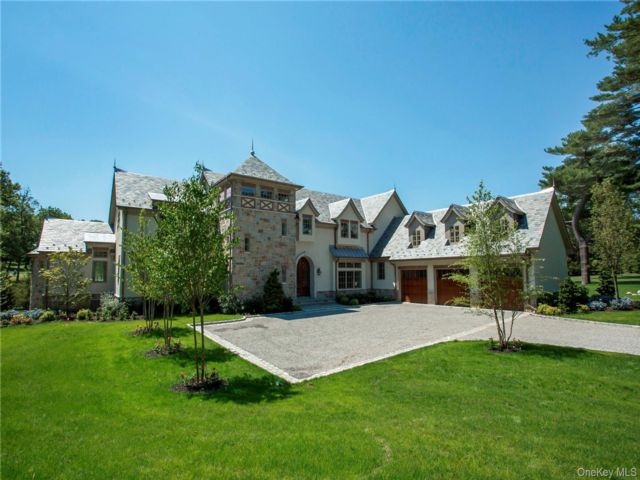  6 BR, 10.00 BTH &nbsp;Colonial style home in Jericho
