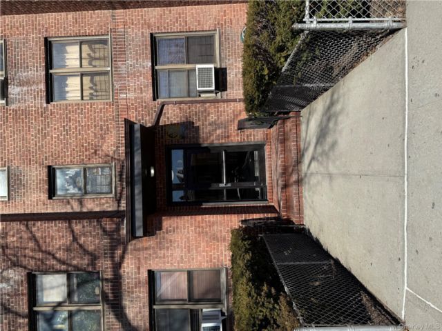 [Wakefield Real Estate, listing number 7301969]