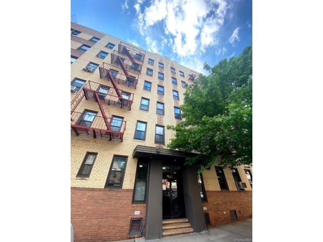  1 BR,  1.00 BTH &nbsp;Other style home in Woodside