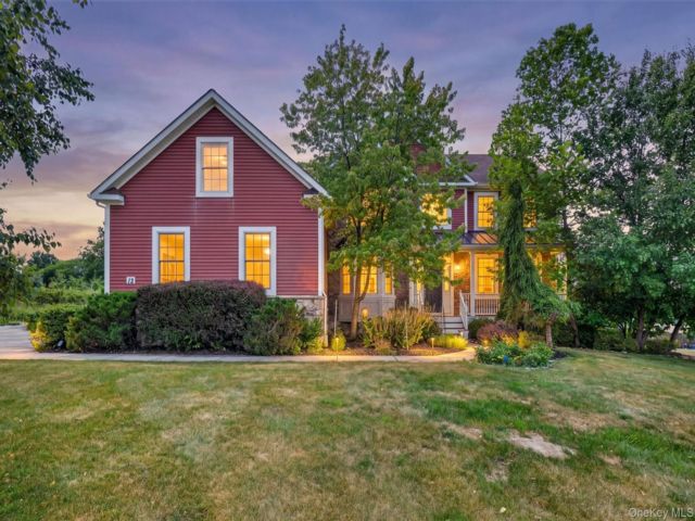  4 BR,  3.00 BTH &nbsp;Colonial style home in Washingtonville