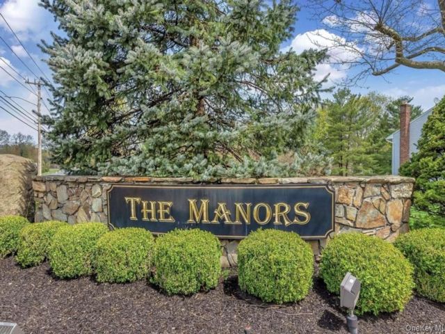  3 BR,  3.00 BTH &nbsp;Condo style home in Jericho