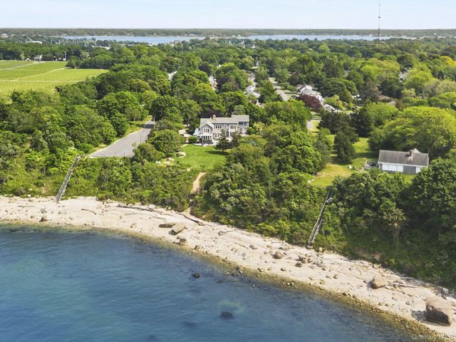  4 BR,  5.00 BTH &nbsp;Estate style home in Greenport