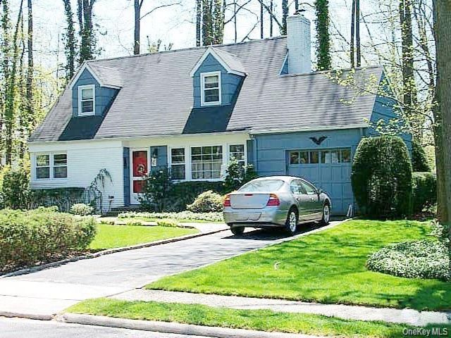  4 BR,  2.00 BTH &nbsp;Ranch style home in Great Neck