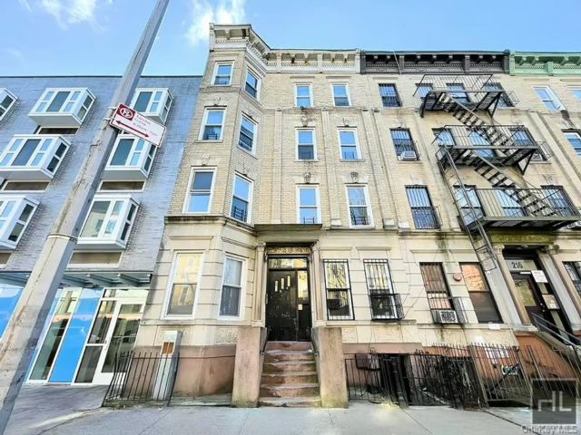 Studio,  0.00 BTH &nbsp;Row dwelling style home in Bedford Stuyvesant