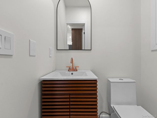 [PHOTO]