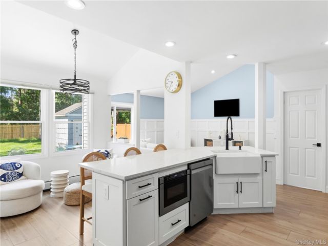  3 BR,  2.00 BTH &nbsp;Ranch style home in Bohemia