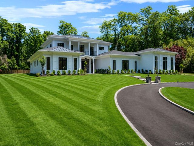  6 BR,  7.00 BTH &nbsp;Estate style home in Nissequogue