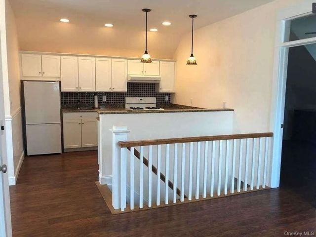  1 BR,  1.00 BTH &nbsp;Includes legal  style home in Patchogue