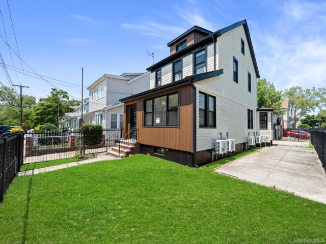 7 BR,  4.00 BTH &nbsp;House style home in Rosedale