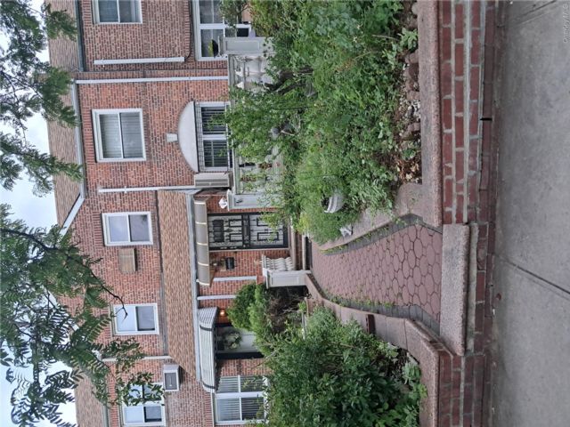  3 BR,  2.00 BTH &nbsp;Other style home in Maspeth